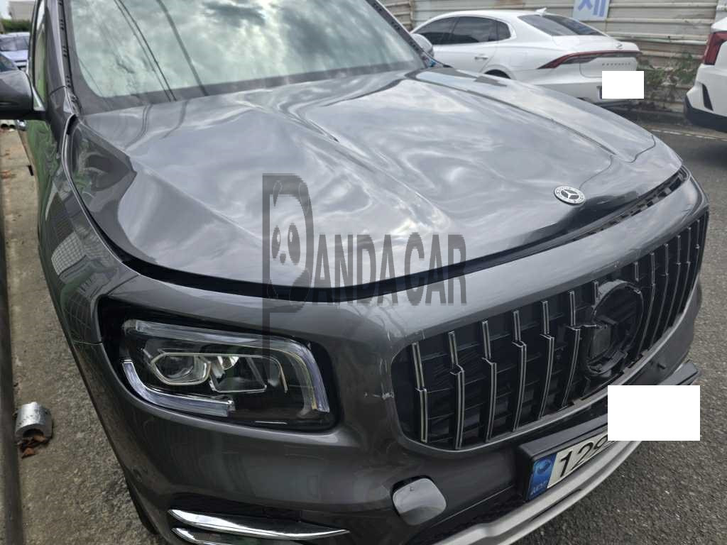 2021 Mercedes-Benz GLB200 d, photograph 2