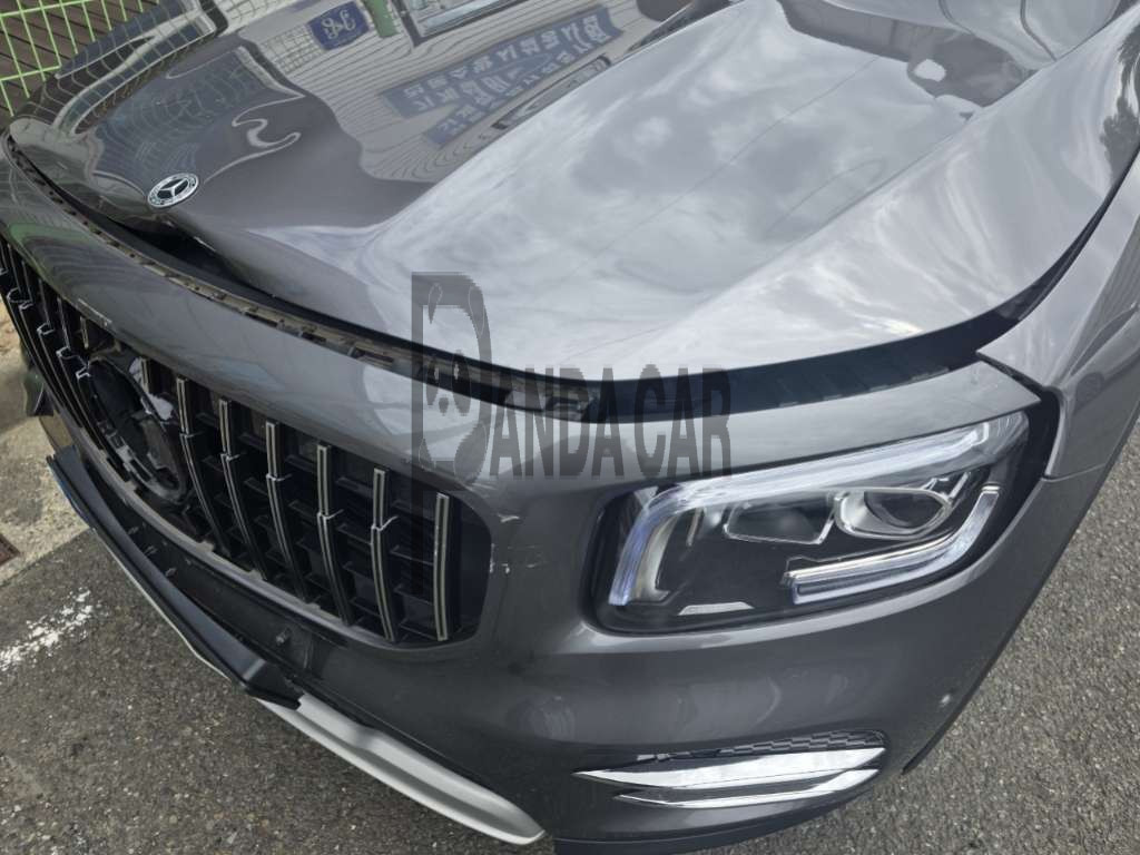 2021 Mercedes-Benz GLB200 d, photograph 1