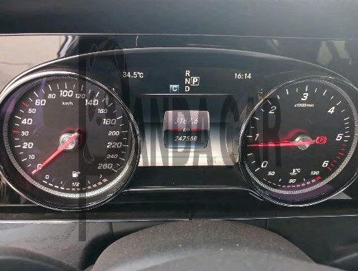 2017 Mercedes-Benz E220 d, photograph 3