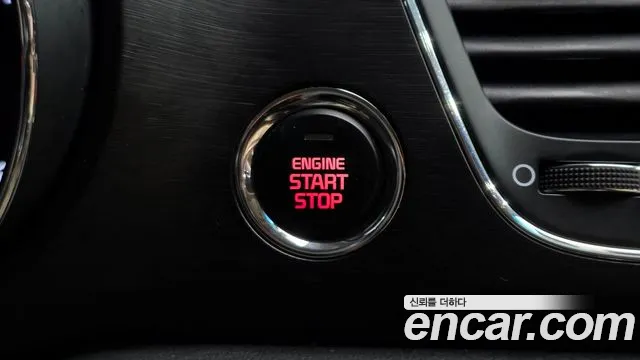 Kia Canival 9-Seater Luxury — photo 1 of 20
