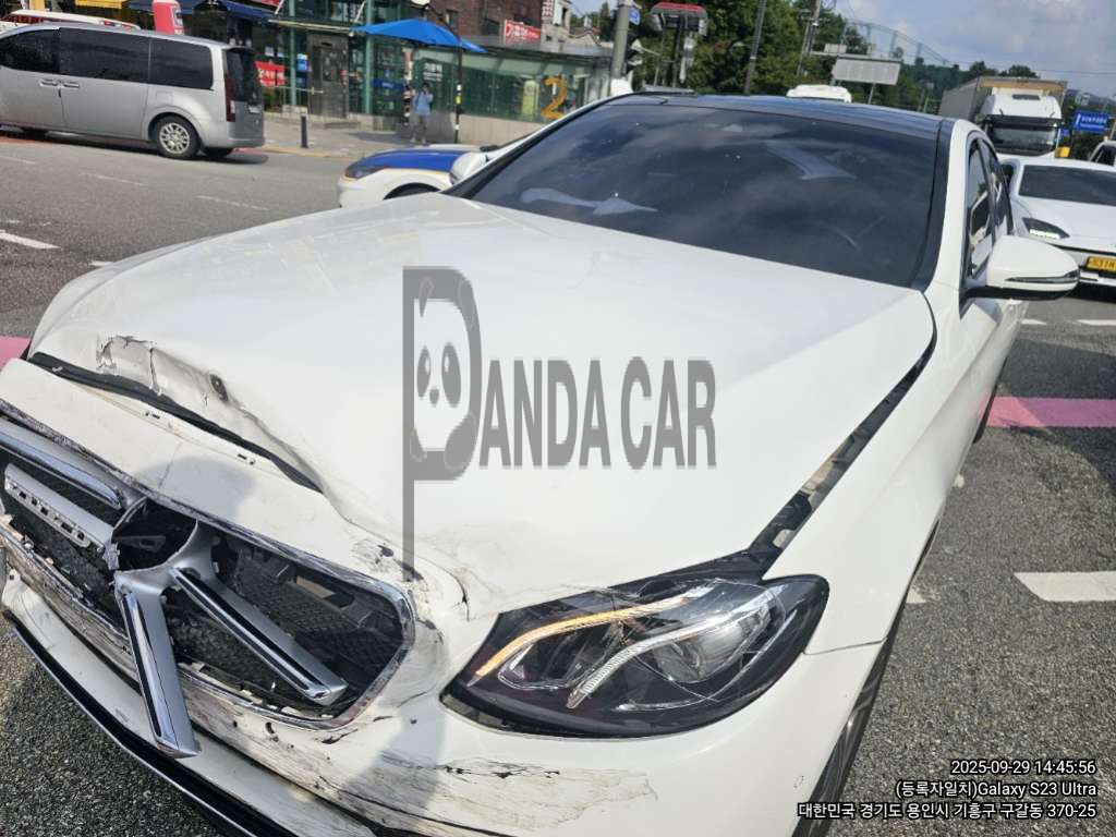 2019 Mercedes-Benz E300, photograph 3