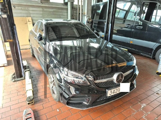 2020 Mercedes-Benz C300 e 4MATIC, photograph 4