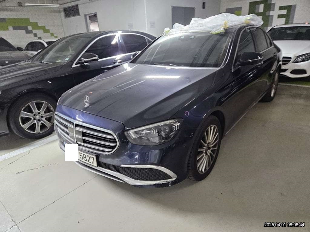 2022 Mercedes-Benz E250, photograph 2