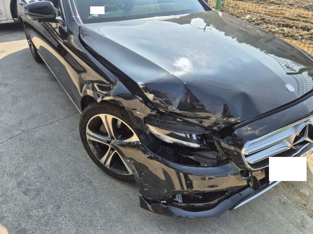 2017 Mercedes-Benz E300, photograph 4