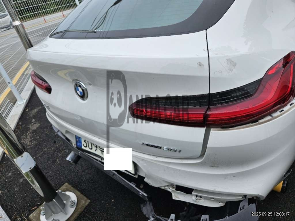 2021 BMW X4 xDrive20i, photograph 4