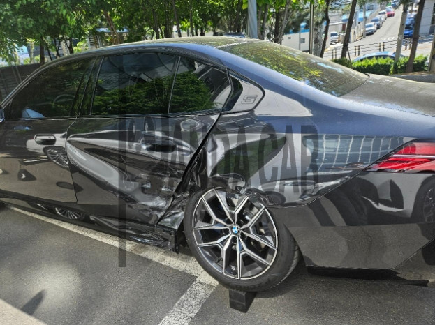 2026 BMW i5 eDrive40, photograph 3