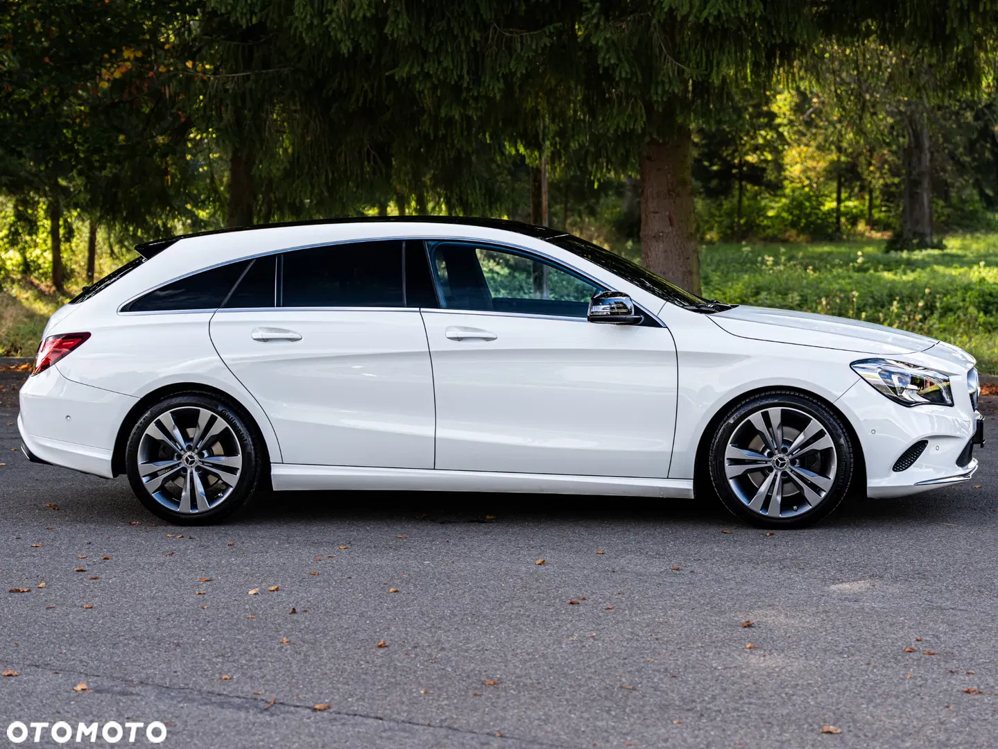 2017 Mercedes-Benz CLA 250 4-Matic Urban, photograph 5