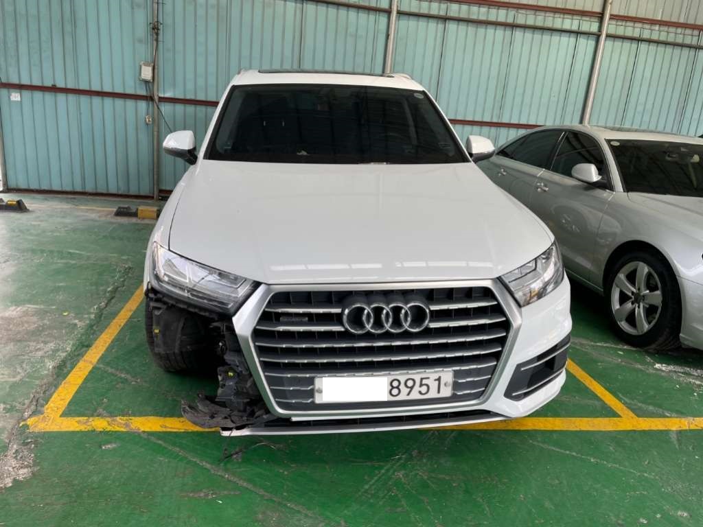 2019 Audi Q7 45 TFSI quattro, photograph 1