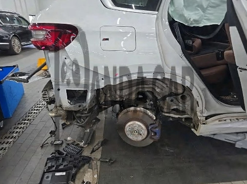 2022 BMW X5 xDrive45e iPerformance, photograph 3