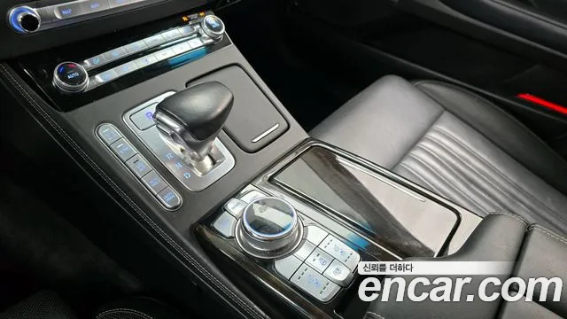 Genesis G90 3.8 AWD — photo 1 of 20