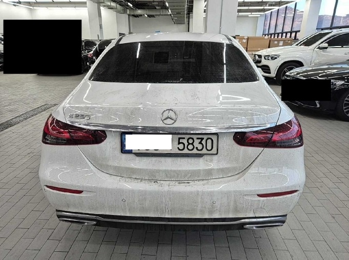 2022 Mercedes-Benz E250, photograph 3