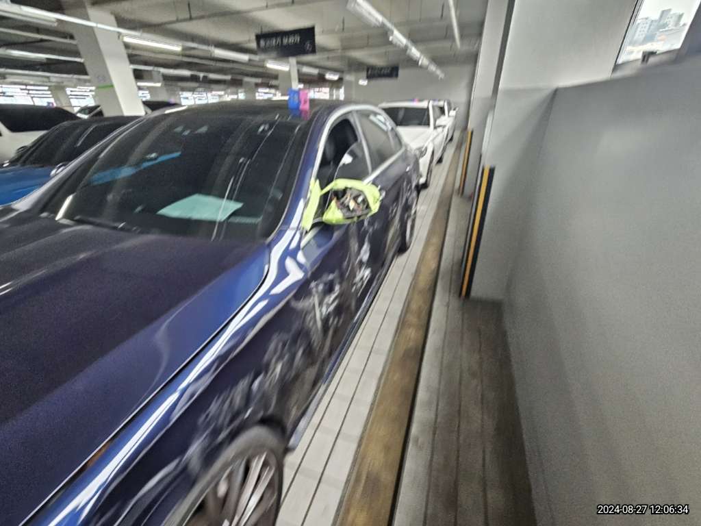 2021 Mercedes-Benz E350 4MATIC, photograph 4