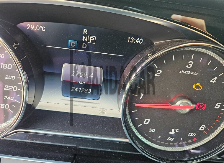 2017 Mercedes-Benz E220 d, photograph 3