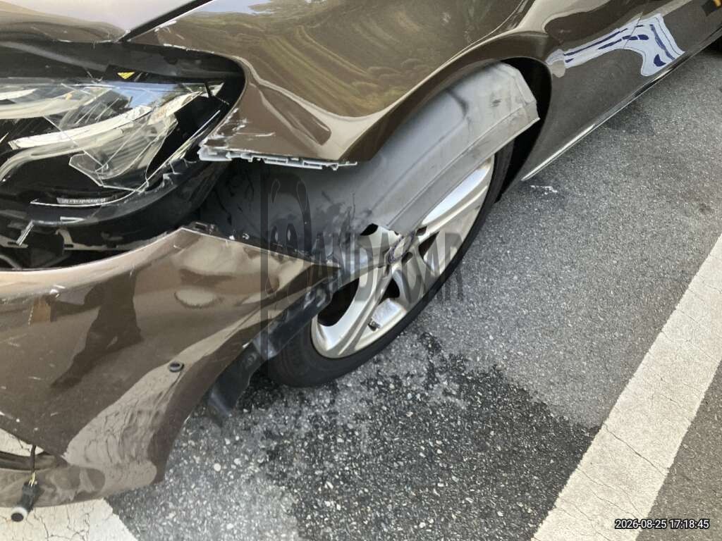 2017 Mercedes-Benz E200, photograph 4