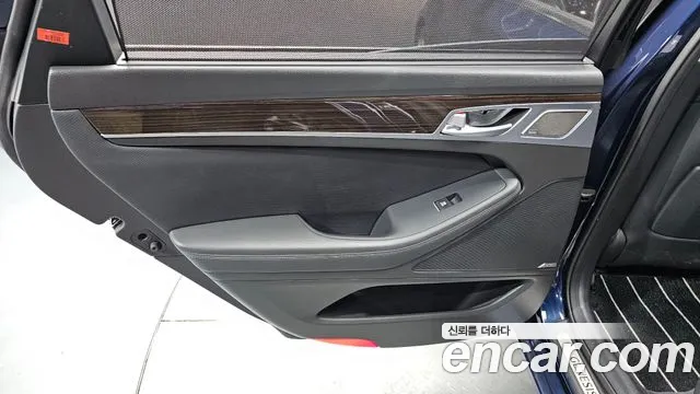 Genesis G80 3.3 GDI AWD — photo 1 of 30