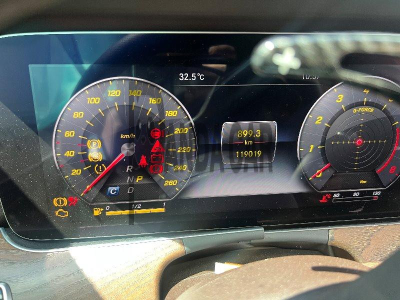 2019 Mercedes-Benz E300 4Matic, photograph 2