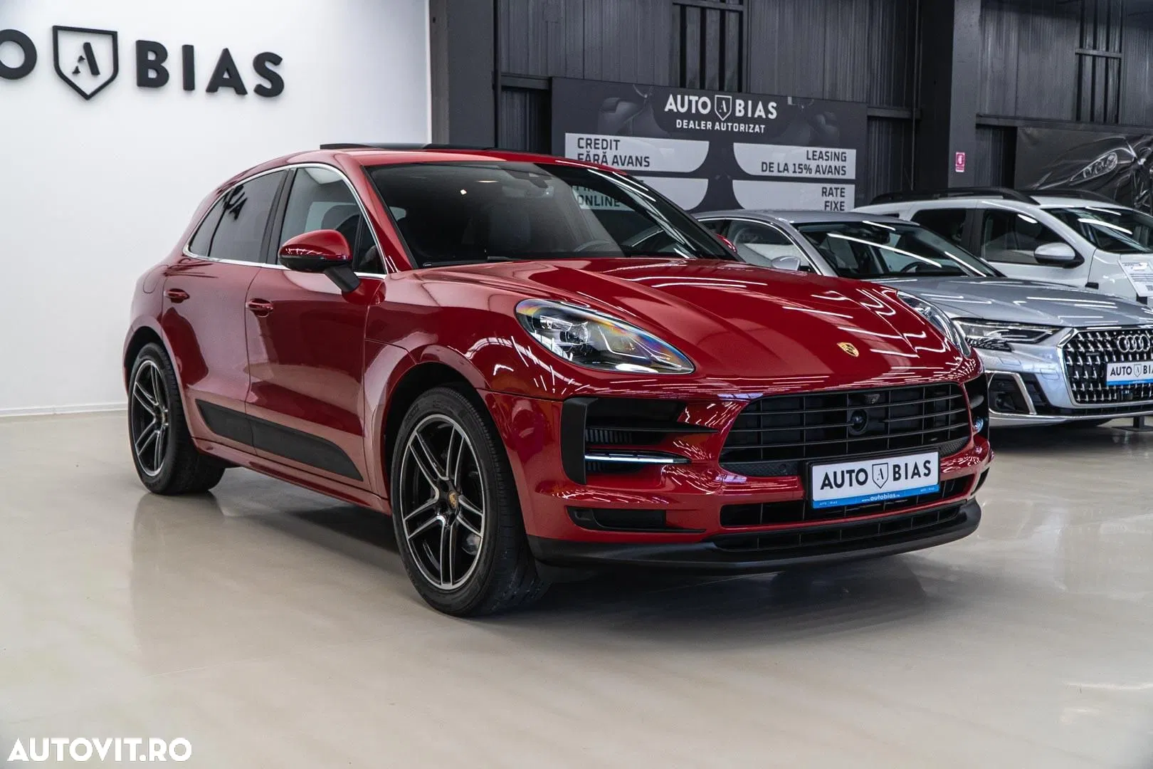 2019 Porsche Macan S, photograph 3