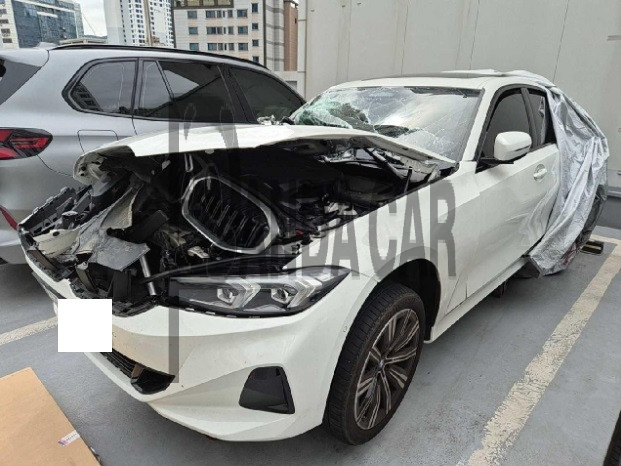2025 BMW 320i, photograph 3