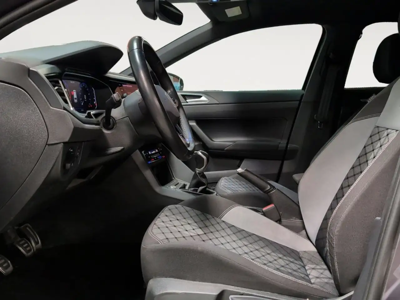 2022 Volkswagen Polo 1.0 TSI R-Line 70kW, photograph 11
