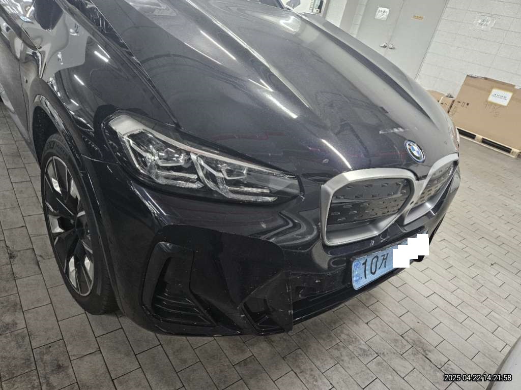 2022 BMW iX3 M Sport, photograph 9