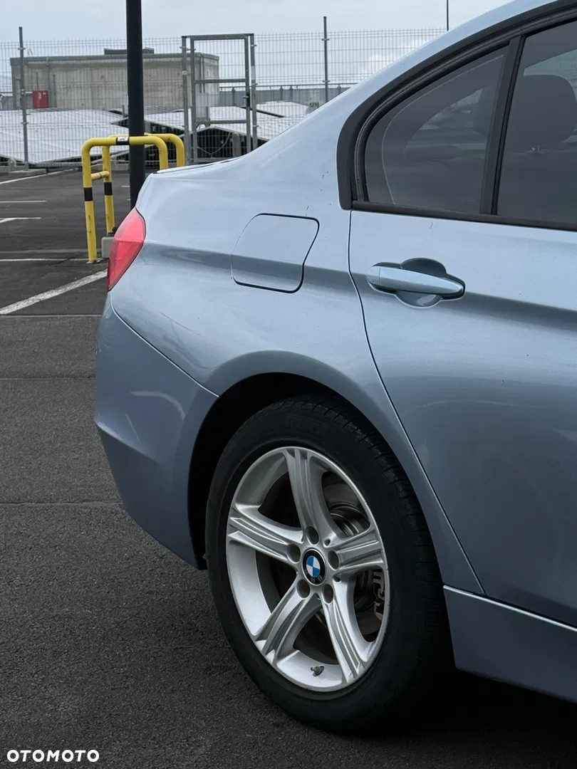 2014 BMW Seria 3, photograph 9