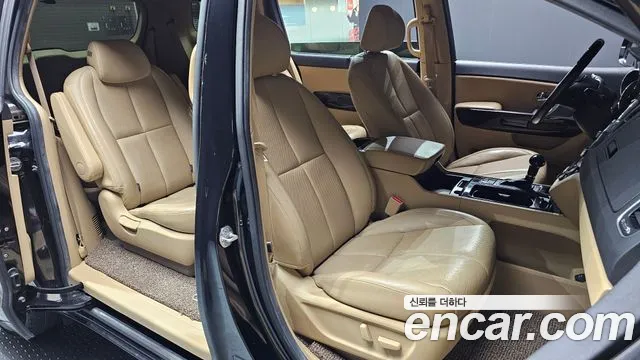 2015 Kia Canival Gasoline 9-seater Noblesse, photograph 4