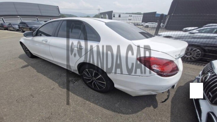 2019 Mercedes-Benz C 200, photograph 2