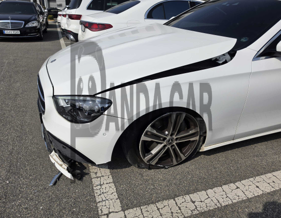 2022 Mercedes-Benz E350 4MATIC, photograph 3