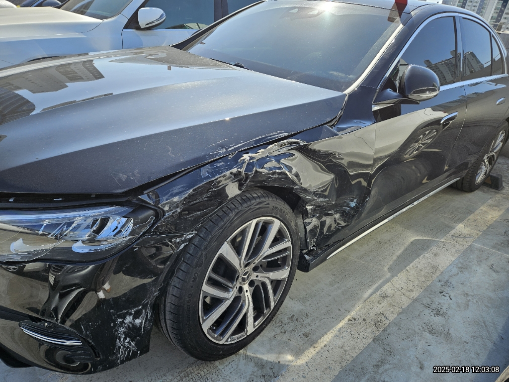 2024 Mercedes-Benz E 220 d 4MATIC, photograph 2