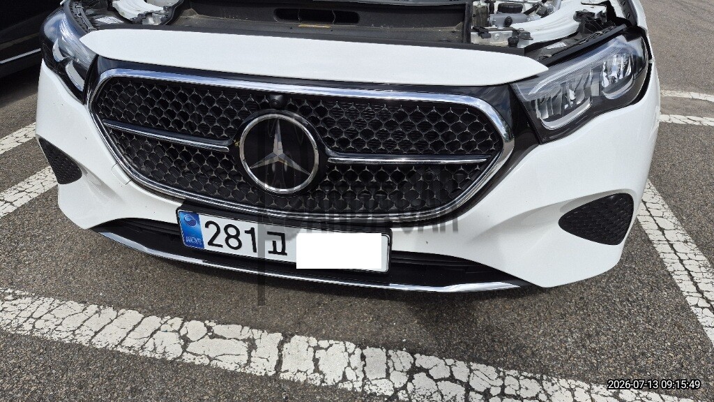 2026 Mercedes-Benz E 200, photograph 1
