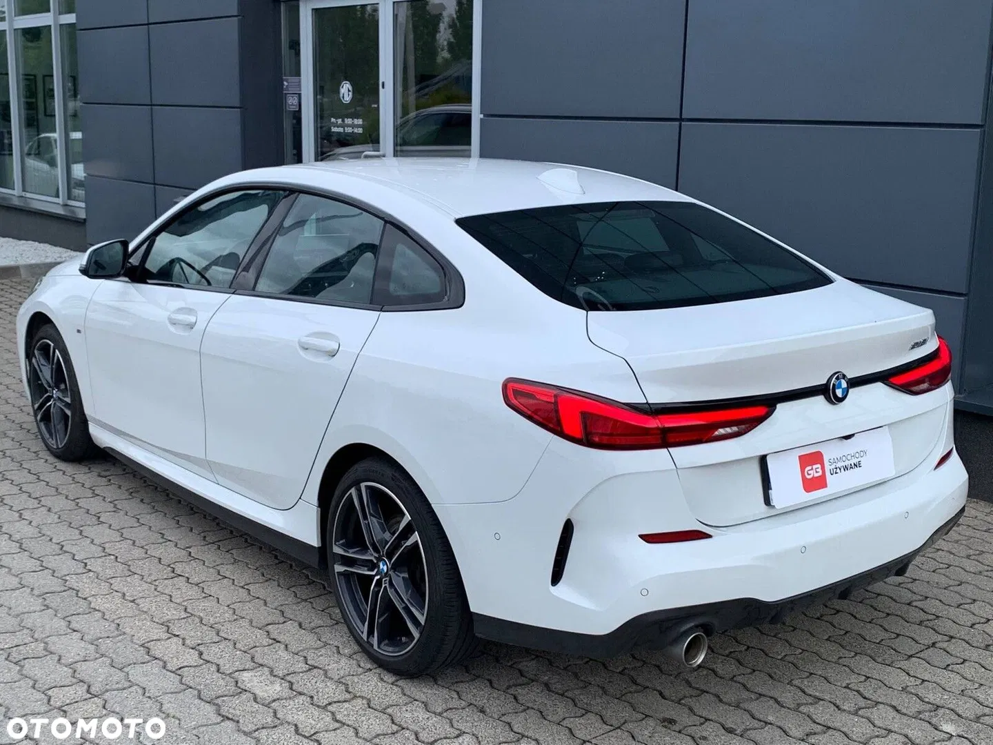 2024 BMW Seria 2, photograph 9