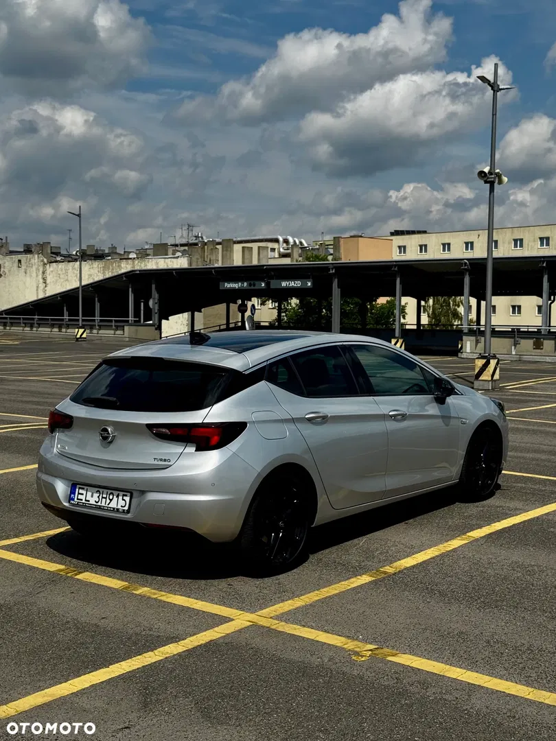 2018 Opel Astra, photograph 5