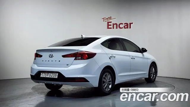 Hyundai AVANTE 1.6 — photo 1 of 20