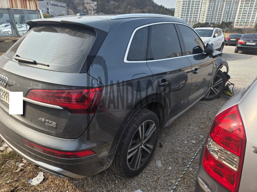 2021 Audi Q5 45 TFSI quattro, photograph 4