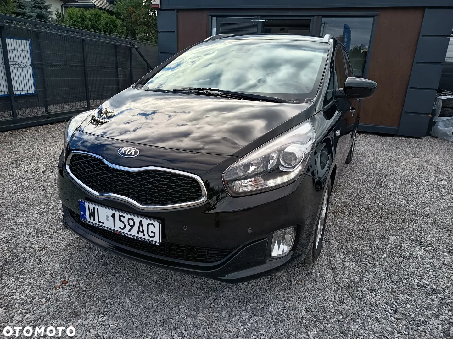 Kia Carens 1.6 GDI Dream Team Edition — photo 1 of 35
