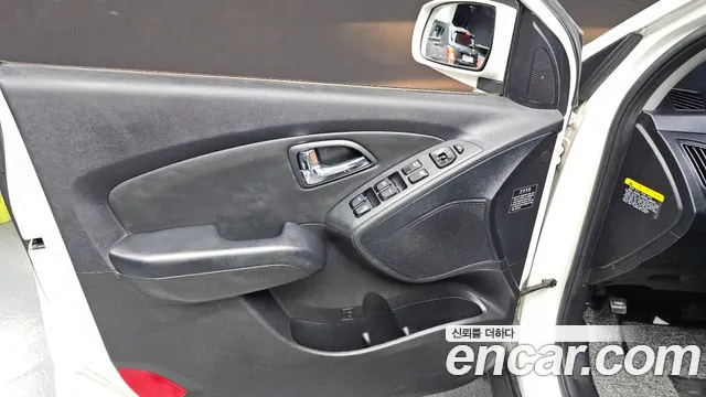 2011 Hyundai Tucson Diesel 2WD LX20, photograph 8