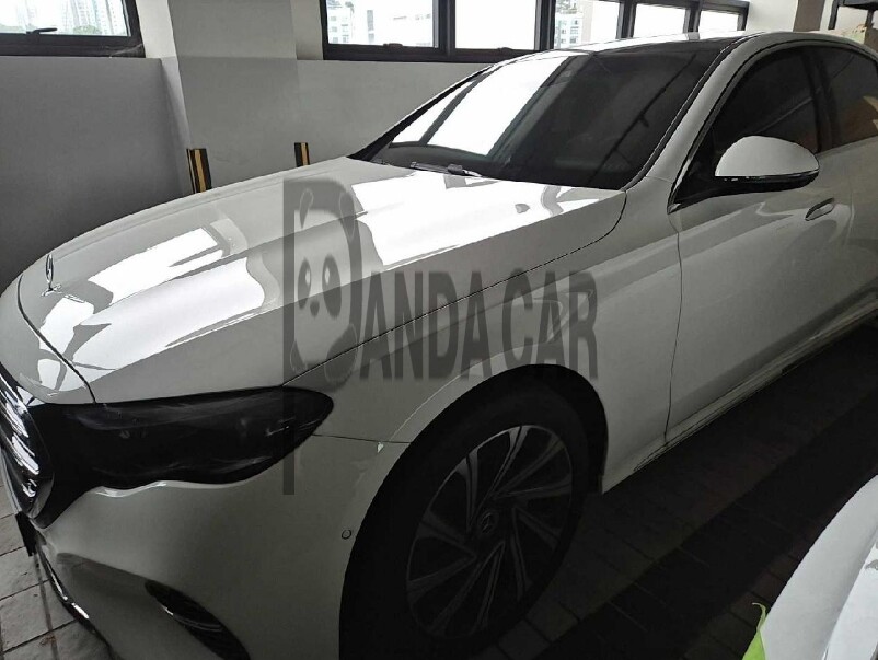 2026 Mercedes-Benz E 300 4MATIC, photograph 4