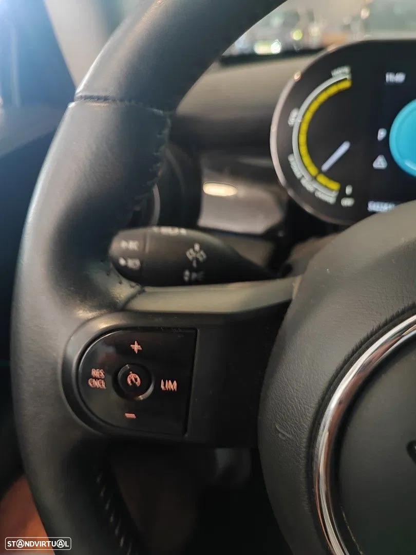 2023 MINI 3 Portas Cooper SE, photograph 10
