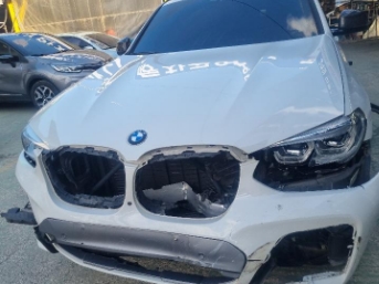 2021 BMW X4 xDrive20i, photograph 1