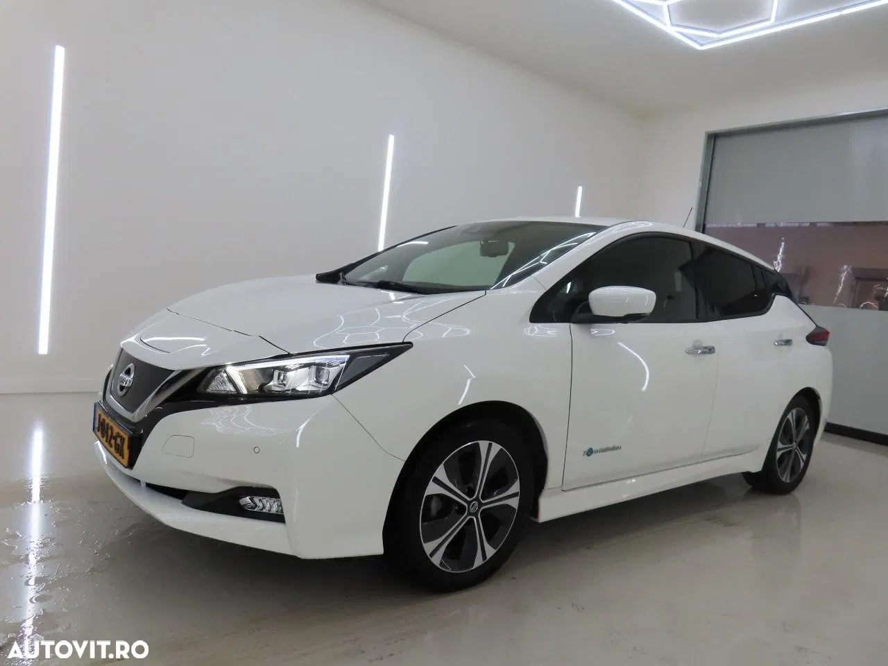 Nissan LEAF 40 kWh Tekna — photo 1 of 22