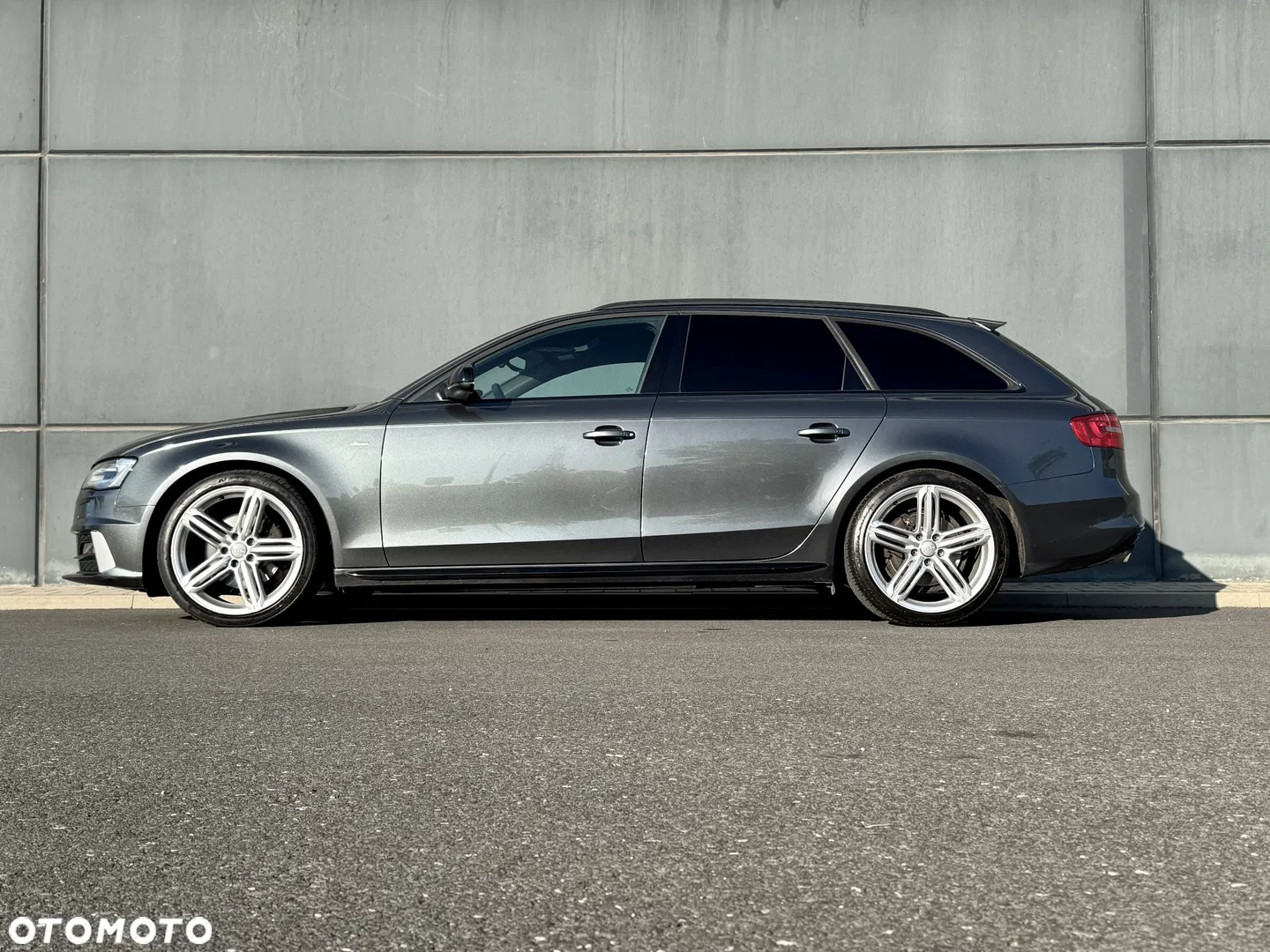 2015 Audi A4 Avant 2.0 TDI DPF clean diesel quattro S line Sportpaket, photograph 4
