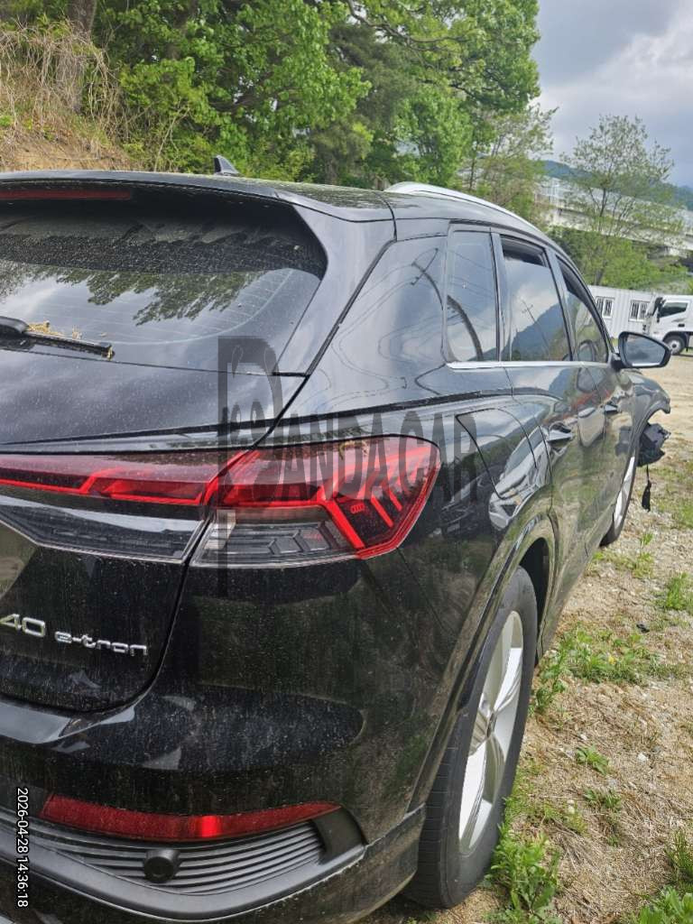 2023 Audi Q4 40 etron, photograph 3