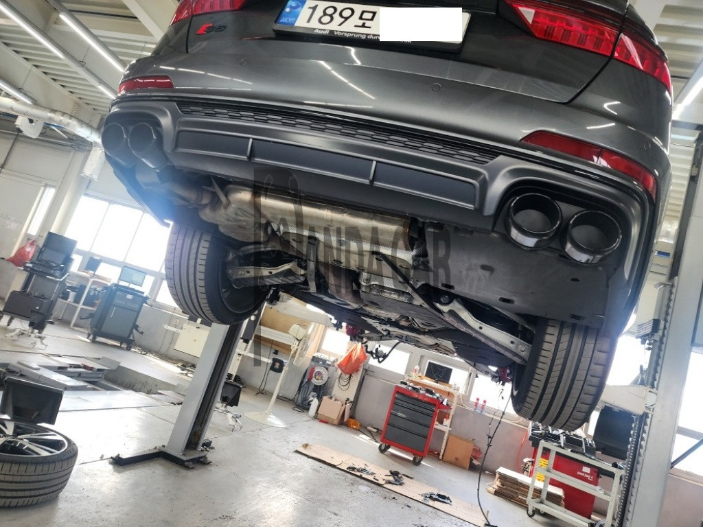 2023 Audi S6 TDI, photograph 2