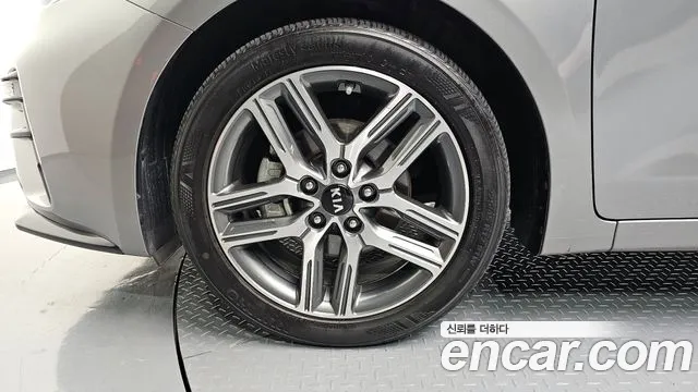 Kia K3 Luxury — photo 1 of 20