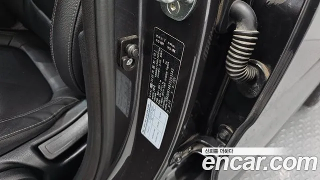 Kia Stonic 1.4 — photo 1 of 30