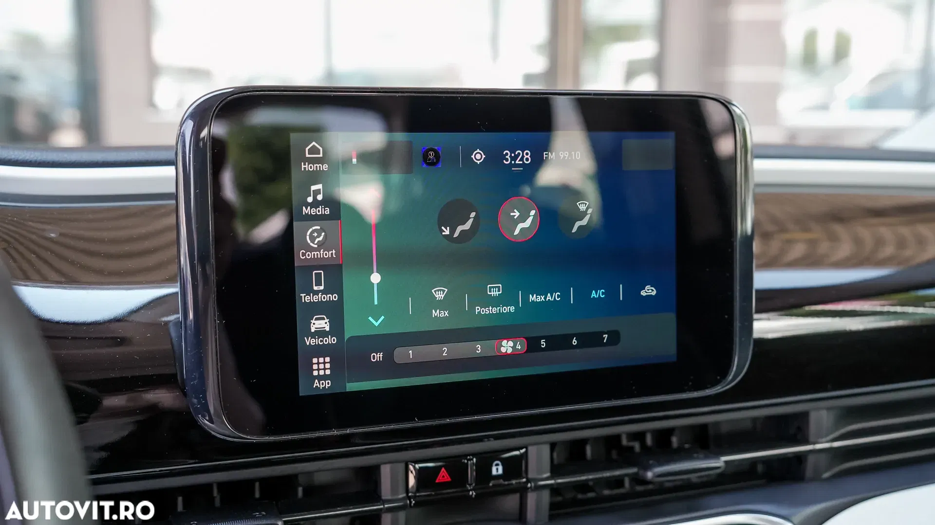 2021 Fiat 500E Action, photograph 11