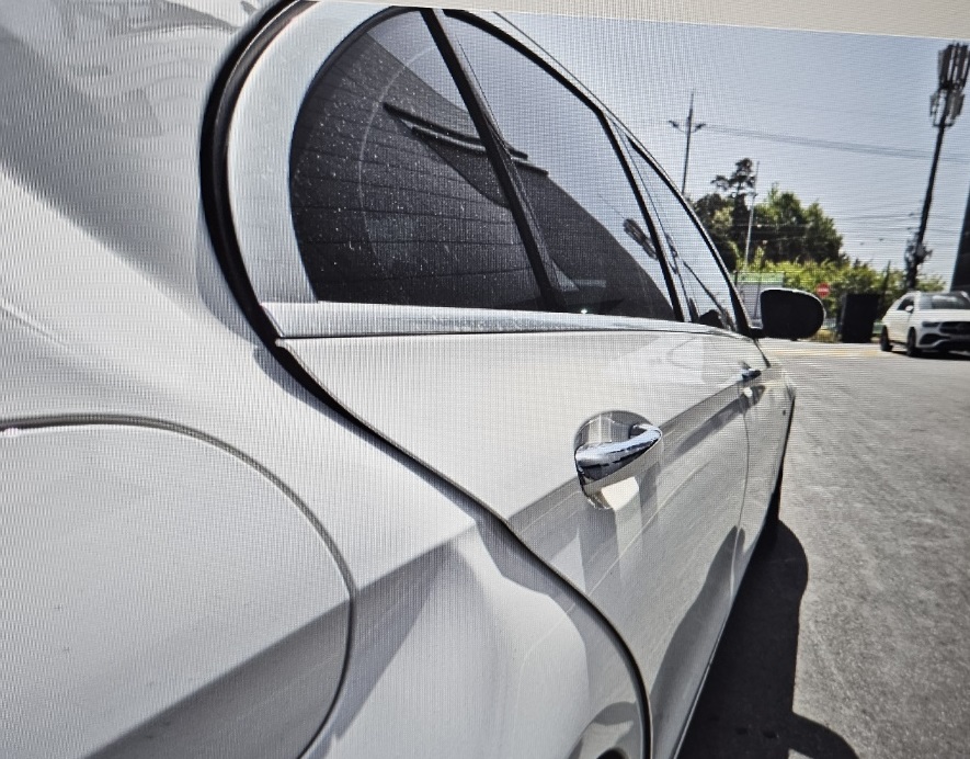 2020 Mercedes-Benz E300 e 4MATIC, photograph 4