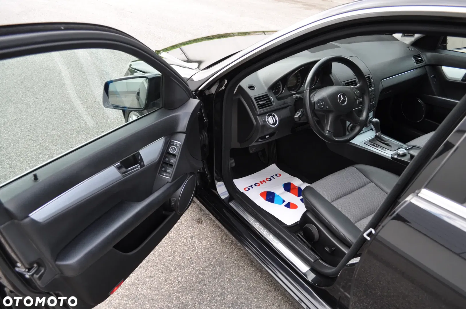 2011 Mercedes-Benz Klasa C 200 CGI Automatik BlueEFFICIENCY Avantgarde, photograph 11