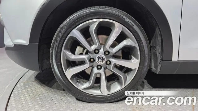 2015 KG_Mobility_Ssangyong TIBOLI LX 2WD, photograph 10