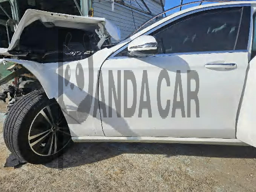 2021 Mercedes-Benz E250, photograph 4